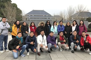 中國湖北考察團抵達武漢後合照留念。