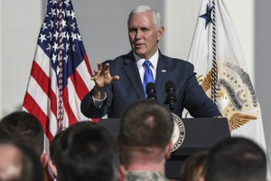 美國副總統彭斯於當地時間18日在佛羅里達州肯尼迪航天中心宣佈，美國成立太空司令部。（圖源：AP）