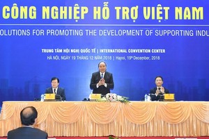 政府總理阮春福主持會議並發表講話。（圖源：光孝）