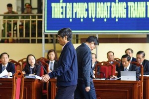 11月份出庭受審的2名被告人潘文永和阮清化。（圖源：勞動者報）