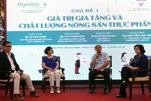 演說者在論壇上分享意見。（圖源：VOV）