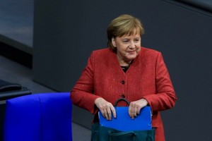 12月12日，德國柏林，歐盟峰會前夕，德國總理默克爾在聯邦議院出席會議並參加議會問答。（圖源：互聯網）