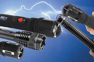 網上出售的若干防身電擊手電筒。