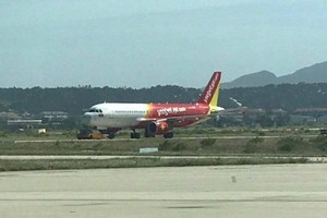 越捷航空公司的VJ689號航班昨(25)日中午於金蘭機場降錯跑道。（圖源：民智）