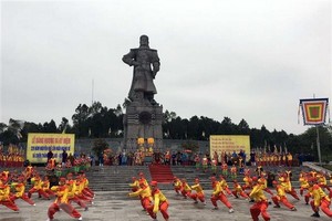 阮惠光中皇帝登基 230 週年紀念儀式一瞥。（圖源：越通社）