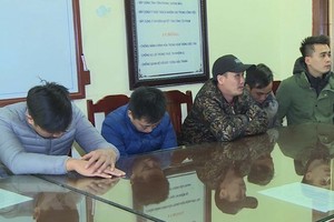 被扣押的5名嫌犯。（圖源：越通社）