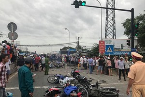 嚴重車禍現場，3人當場死亡，17人受傷。（圖源：山林）