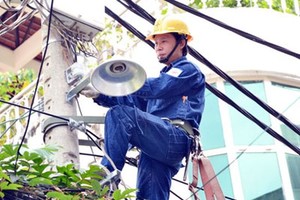 市電力總公司共青團員建設節約用電系統模範巷道。（圖源：雄科）