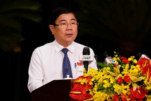 本市春節關愛活動展開，預計供春節關愛輔助額約8000億元。圖為市人委會主席阮成鋒。（圖源：范阮）