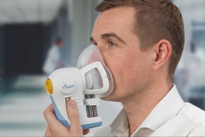 英國研究團隊希望通過試驗找到呼吸中的一些特徵，用於開展癌症早期檢測。（圖源：Cancer Reasearch UK）