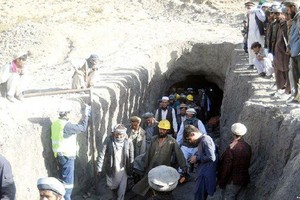 阿富汗東北部巴達克珊省科希斯坦縣內一座金礦當天發生坍塌，至少造成40名礦工死亡，10多人受傷。（圖源：互聯網）