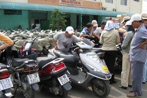 摩托車先聚集在西貢火車站，再向乘客交代。（圖源：T.T.D）