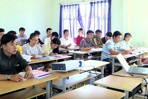 市農林大學嘉萊省分校的學生。