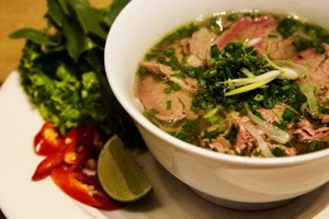 遊客在The Anam度假區歡度期間可品嚐正宗的牛肉湯粉。