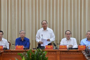 政府總理阮春福在會上致詞。（圖源：越勇）