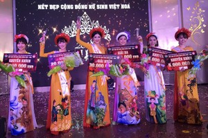 充滿歡悅的獲獎女生合影。左三者為冠軍張美紅。