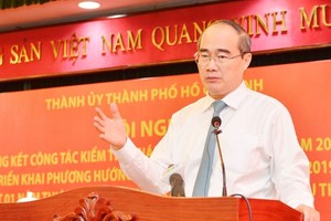 市委書記阮善仁在會議上發表講話。（圖源：越勇）