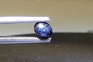 迦密藍寶石早前只在外太空石塊中出現過。（圖源：互聯網）