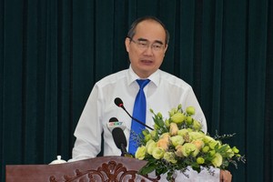 市委書記阮善仁在會上發表指導意見。（圖源：忠孝）