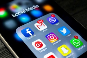 英國政府21日推出一款手機應用程序(App)，方便在英國“脫歐”後繼續留英的歐盟公民提交申請。（示意圖源：互聯網）