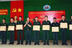 參加2018年決勝競賽運動的傑出單位、個人獲表彰和獎勵。（圖源：雄科）