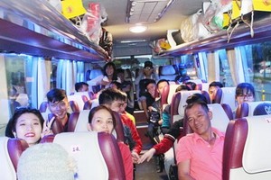 Liksin總公司工會與共青團租車接送工人返鄉過年。