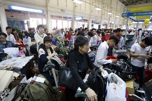 春節期間新山一國際機場擠滿乘客。