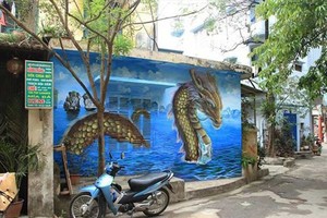 河內朗炮台街中央婦女學院集體的 社群建造藝術項目一幅壁畫。