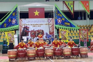 開幕儀式上的鼓舞飛揚節目。