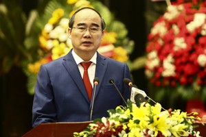 黨中央政治局委員、市委書記阮善仁。