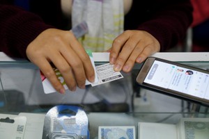 透過充值卡、電信電子錢包支付服務，但要監控限額。