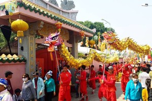 七府古廟的迎神遊行隊伍。