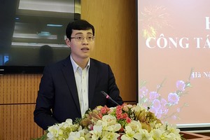 司法部辦公廳主任杜德顯在新聞發佈會上答記者問。（圖源：勝光）