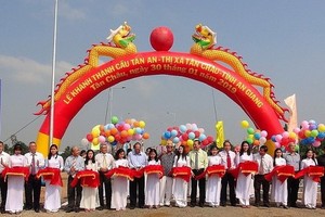 安江省新州市新安橋落成儀式。（圖源：文鋪）