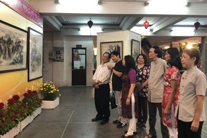 己亥新春美術展吸引廣大越華畫家、書法家、社團代表與民眾前往參觀。