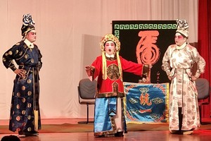 慶祝元宵粵劇將公演。