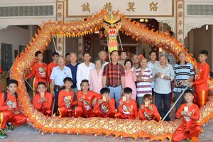 徐氏宗親團拜合照。