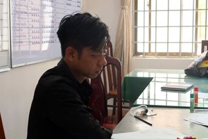 被扣押的嫌犯楊富榮