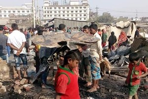 大量房屋焚毀。（圖源：互聯網）