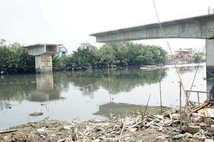 新福祿橋停止施工已有５年。