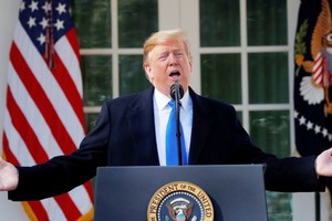 美國總統特朗普在白宮玫瑰園發表講話。（圖源：路透社）