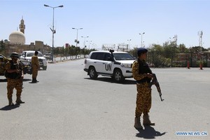 2月18日，在也門薩那，聯合國也門問題特使馬丁·格里菲思乘車抵達薩那機場，準備乘機離開也門。聯合國方面17日說，也門政府和胡塞武裝代表就荷台達第一階段撤軍計劃達成協議。當日抵達也門的聯合國也門問題特使馬丁·格里菲思於18日離開。（圖源：新華社）