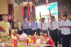 浸石天后宮理監事拜祭。