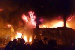 火警現場，火勢猛烈。（圖源：互聯網）