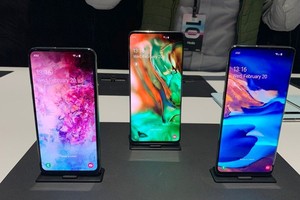 左起：S10e、S10+及S10屏幕分別達到5.8吋、6.4吋及6.1吋。（圖源：互聯網）