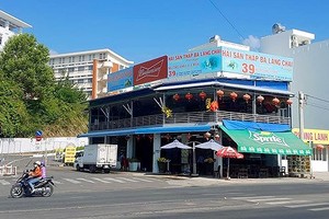 芽莊市某餐廳因敲竹槓而受懲處。（圖源：安平）