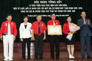 市紅十字會榮獲政府總理獎狀。