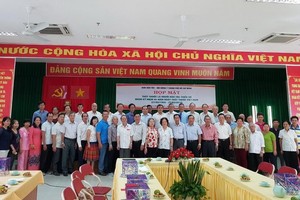 市少數民族醫師聚會合影。