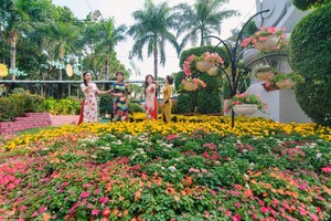 蓮潭公園的色彩斑斕愛情苑。