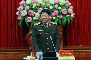 公安部副部長裴文南上將在會議上致詞。（圖源：春梅）